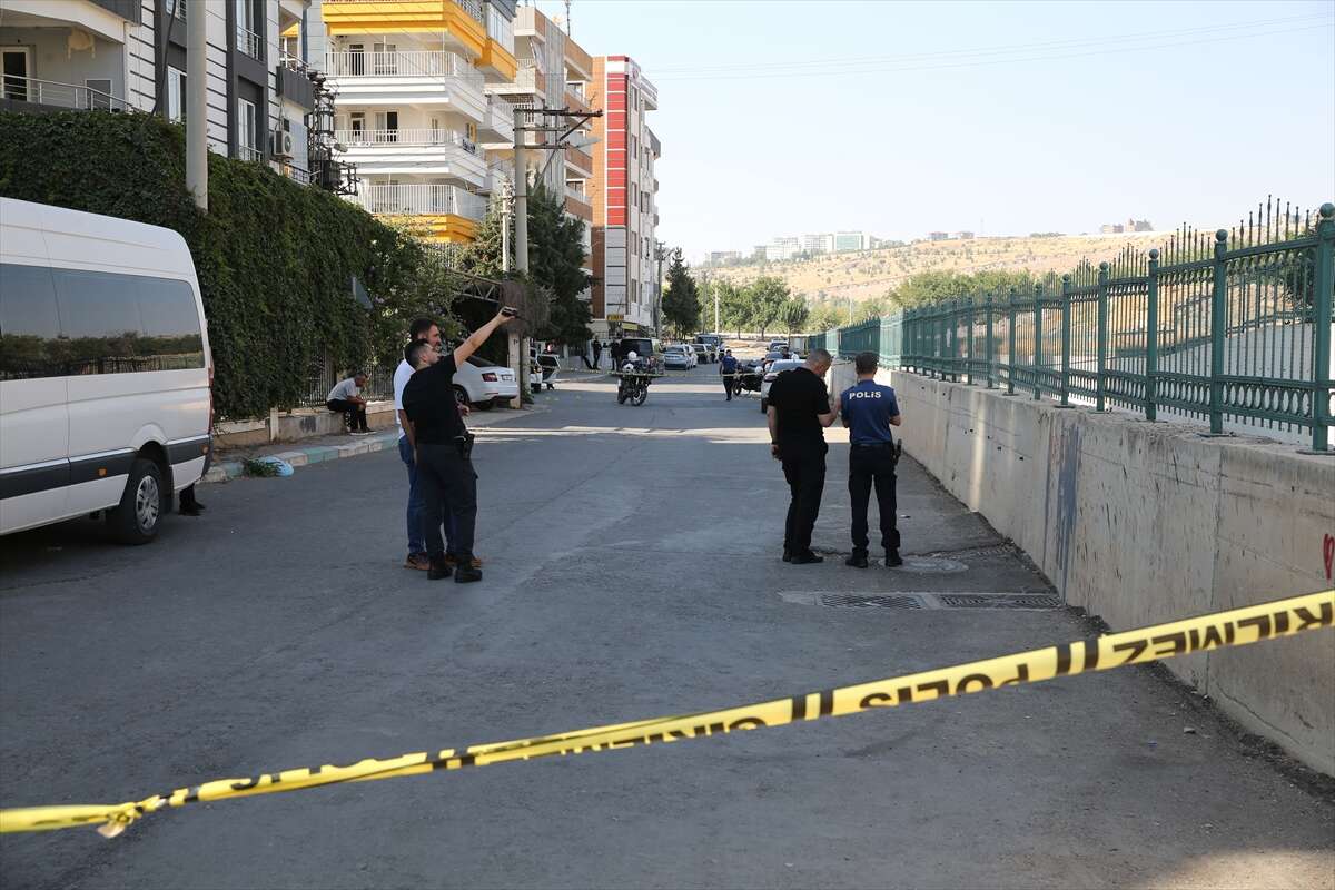 Okul yanında silahlı çatışma çıktı! 5 kişi vuruldu 8